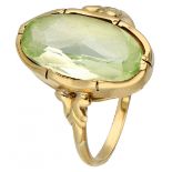 Oval yellow gold vintage ring set with synthetic green spinel - 18 ct.