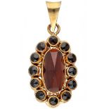 Yellow gold pendant set with garnet - 14 ct.