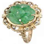 Yellow gold oval openwork ring set with flower-shaped carved jade - 14 ct.