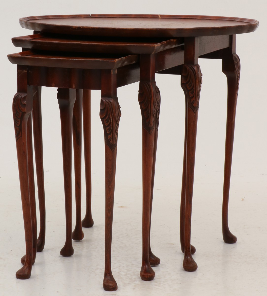 A mimi-set/ nesting tables, (3) Queen Anne-style, 20th century. - Image 3 of 3