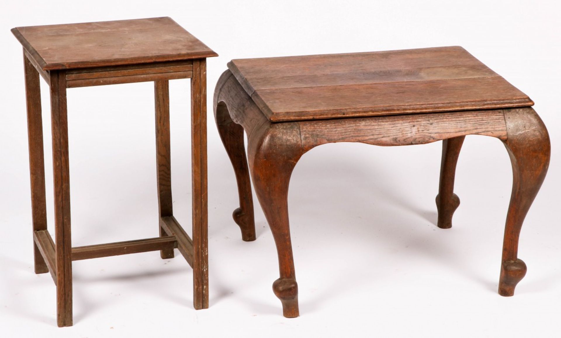 A lot consisting of two oakwood tables, 20th century.