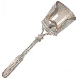 Sugar scoop silver.