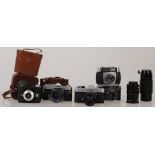 A lot comprised of various camera's, a.o. Konica and Yashica, 2nd half 20th century.