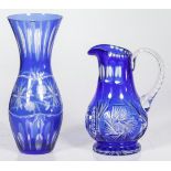 A (2)-piece lot of glass comprising a Bohemian-style jug and a vase, 20th century.