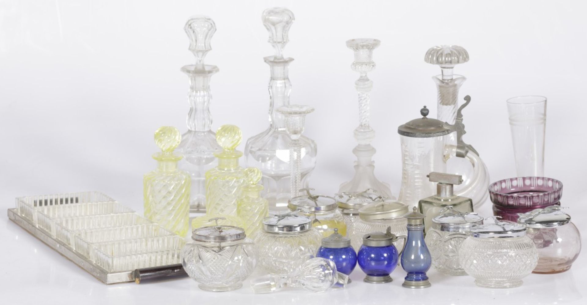 A large lot with various glassware, 20th century.