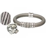 Lot of 2 silver cocktail rings and an Italian design rubber bracelet - 925/1000.