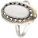 Silver oval ring set with approx. 1.48 ct. white opal - 835/1000.