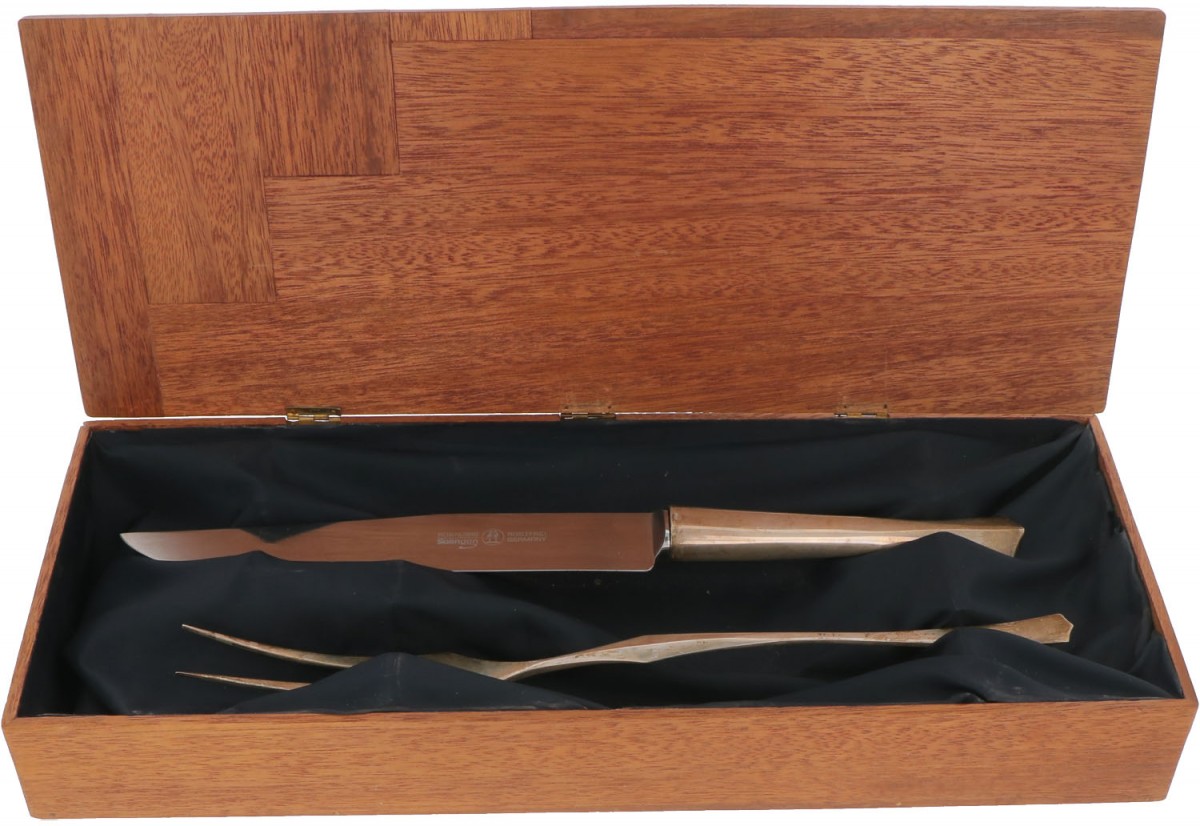 Carving set silver.