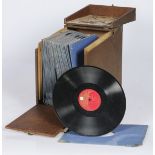 A lot comprised of various vinyl LP records (78 rpm) in original case, 1st half 20th century.