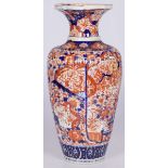 A tall baluster vase with Imari decor, Japan, early 20th century.