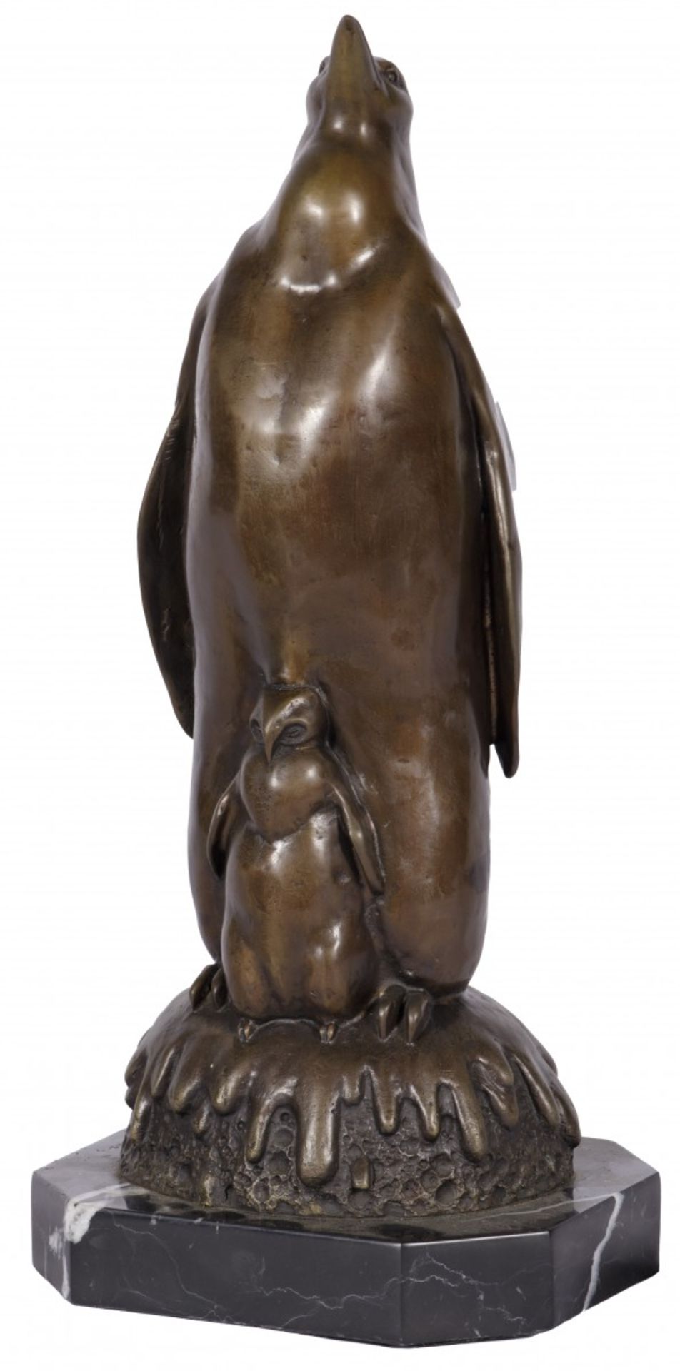 A bronze sculpture of a pinguïn-mother and child, 2nd half 20th century.