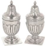 Salt & pepper set silver.