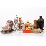 A lot comprised of various porcelain and earthenware items, 20th century.