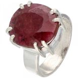 Silver solitaire ring set with approx. 9.89 ct. natural ruby - 925/1000.