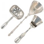 (3) piece lot of sugar & tea scoops silver.