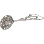 Biscuit tongs silver.