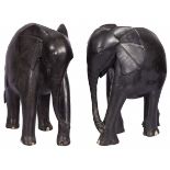 A set of (2) balck wooden sculptures of elephants, Afrika, mid. 20th century.