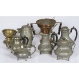 A lot of various copper and pewter items a.w. an English tea set, (2) tea pots, a pewter jug and (2)