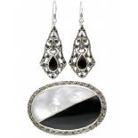 Set of earrings and brooch set with onyx, mother-of-pearl and marcasite - 925/1000.