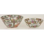 A lot of (2) large porcelain bowls with Canton decor, China, 20th century.