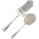 (2) piece of silver cake scoops.