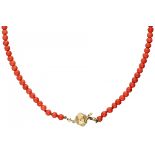 Red coral choker with a yellow gold closure - 14 ct.