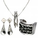 Lot of 835/1000 silver necklace, silver-plated earrings and Jacob Hull bangle for Buch & Deichmann.