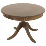A round mahogany table, England, 20th century.