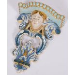 Een gepolychromeerd majolica wall corbel, France, 20th century.