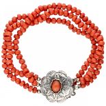 Three-row red coral bracelet with a silver closure - 835/1000.