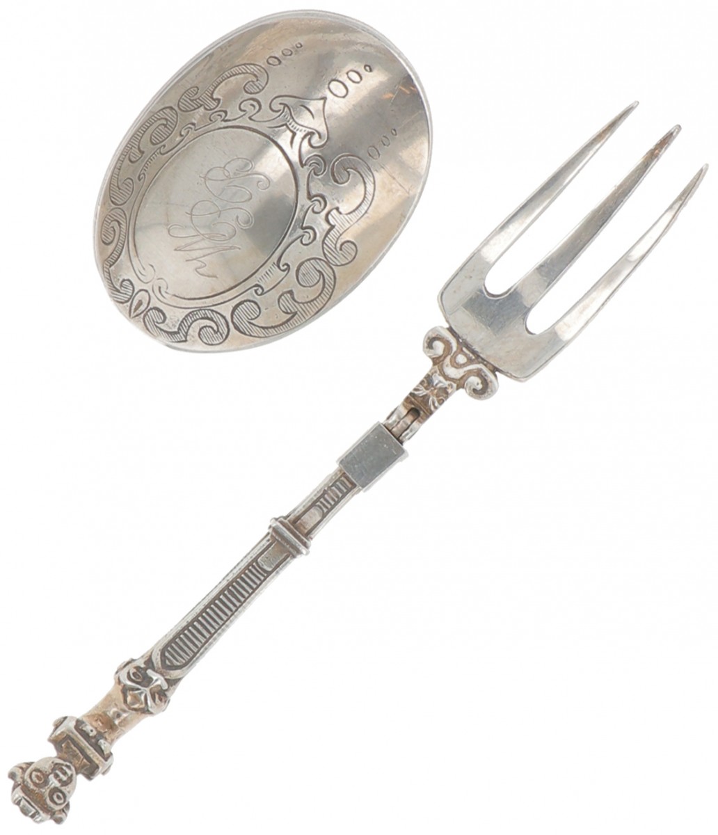 Travel cutlery silver.