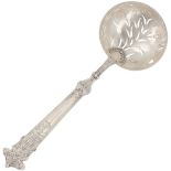 Sprinkler spoon silver.