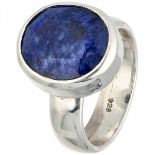 Silver solitaire ring set with approx. 5.28 ct. natural blue sapphire - 925/1000.