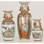 A lot with (3) porcelain vases with Canton decor, China, 20th century.