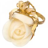 Yellow gold ring with flower-shaped cut white agate in an elegant frame - 14 ct.