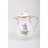 A porcelain coffee pot with floral decor. Meissen, 1st half of the 20th century.