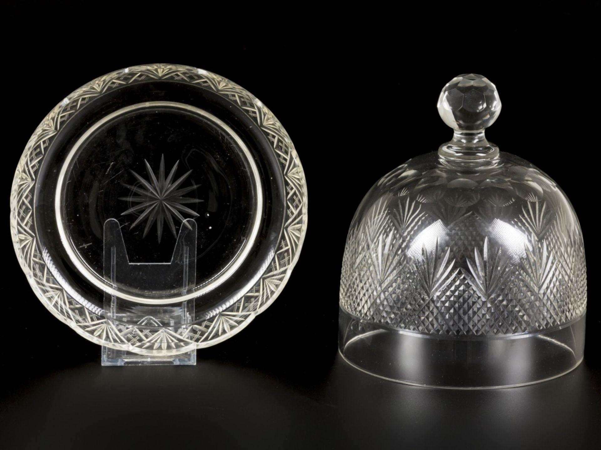 A crystal cheese belljar with charger, Dutch, circa 1900. - Image 2 of 2