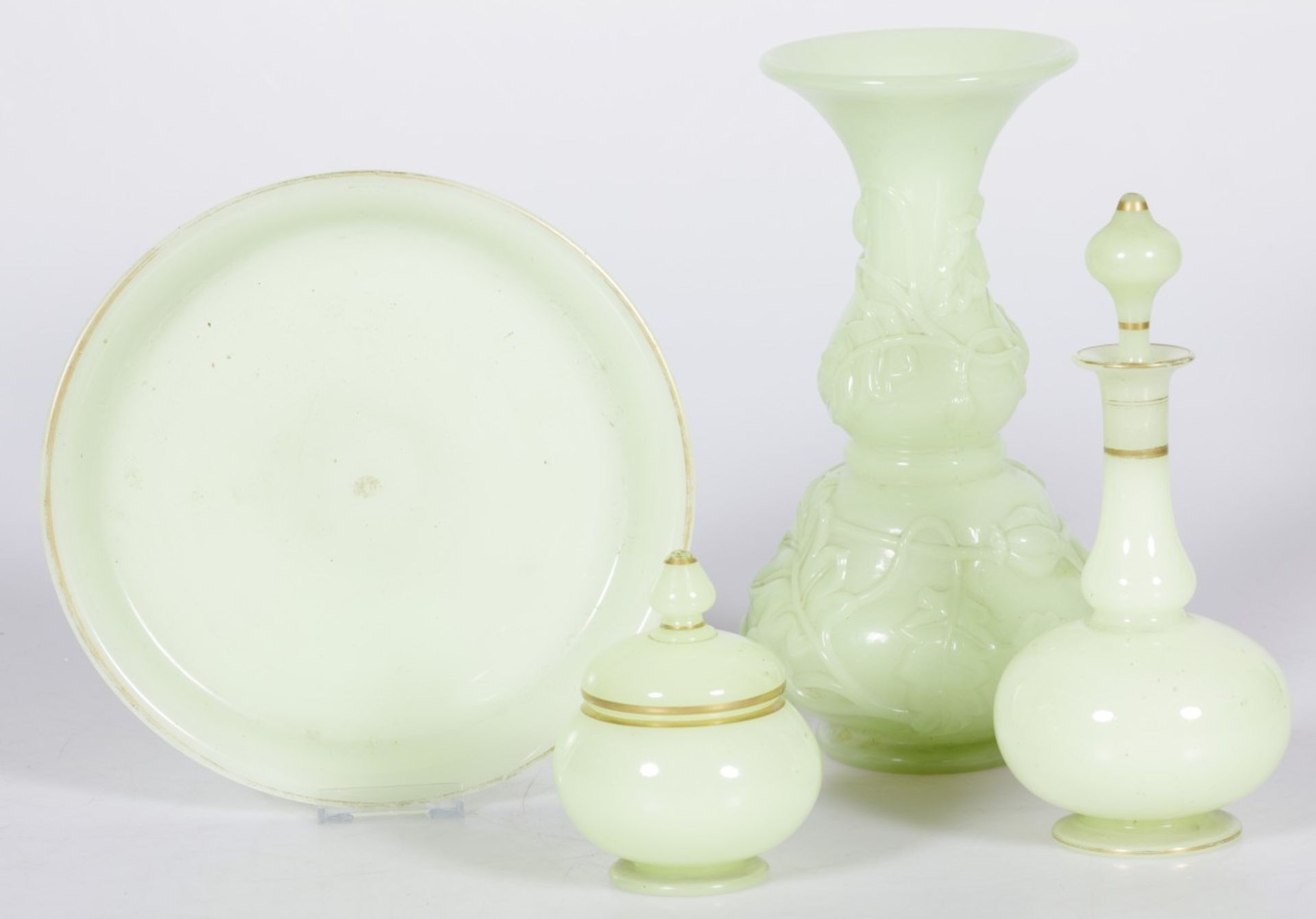 A lot of various pressed glass items, late 19th century.