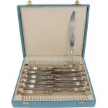 (12) piece set dinner knives silver.