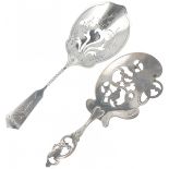 (2) piece lot with silver pie scoops