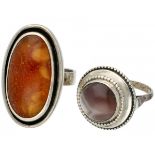 Two silver vintage rings set with amber and agate - 835/1000.