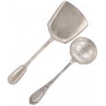 (2) piece cutlery set silver.