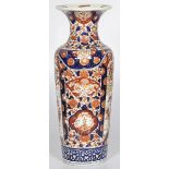 A large Japanese Imari vase, 20th century.