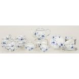 A (16) piece Lot "Victoria Blue" teaset, 20th century.