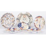 A lot of (6) porcelain items with Imari decor, Japan, 20th century.