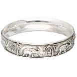 Silver bangle with elephants and palm trees - 835/1000.