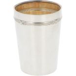 Drinking cup silver.