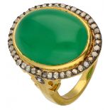 Gold-plated silver cocktail ring set with diamond and approx. 12.69 ct. chrysoprase - 925/1000.