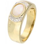 14K. Yellow gold band ring set with approx. 0.10 ct. diamond and white opal.