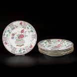 A set of (6) porcelain plates with floral decoration, China, 18th century.